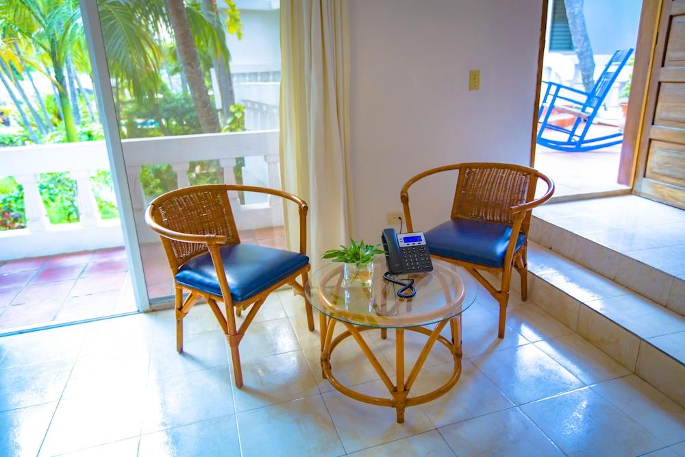 Hotel Restaurant Cyvadier Plage Jacmel Exterior photo